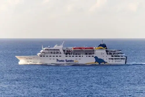 Fähre der Porto Santo Line im Hafen von Funchal