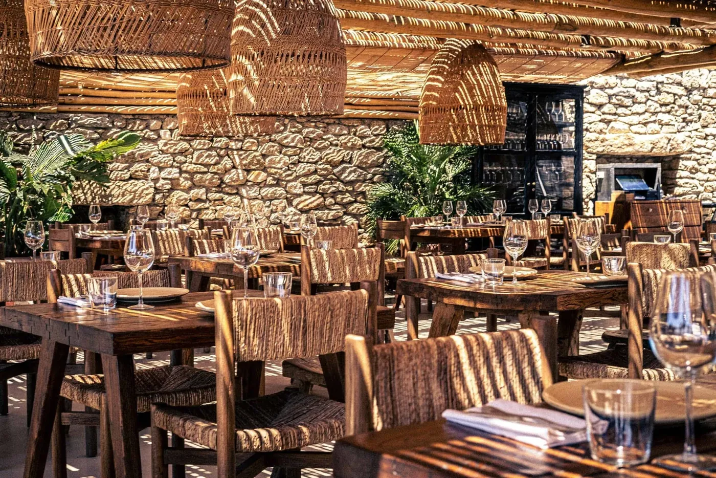 Restaurant mit sonniger, überdachter Terrasse