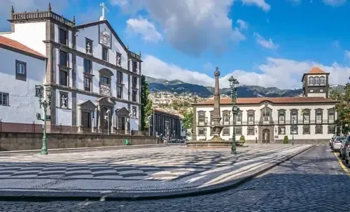 Fassade des Jesuitenkollegs und der Igreja do Colégio in Funchal