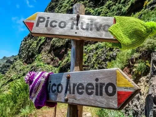 Wegweiser am Pico do Areeiro