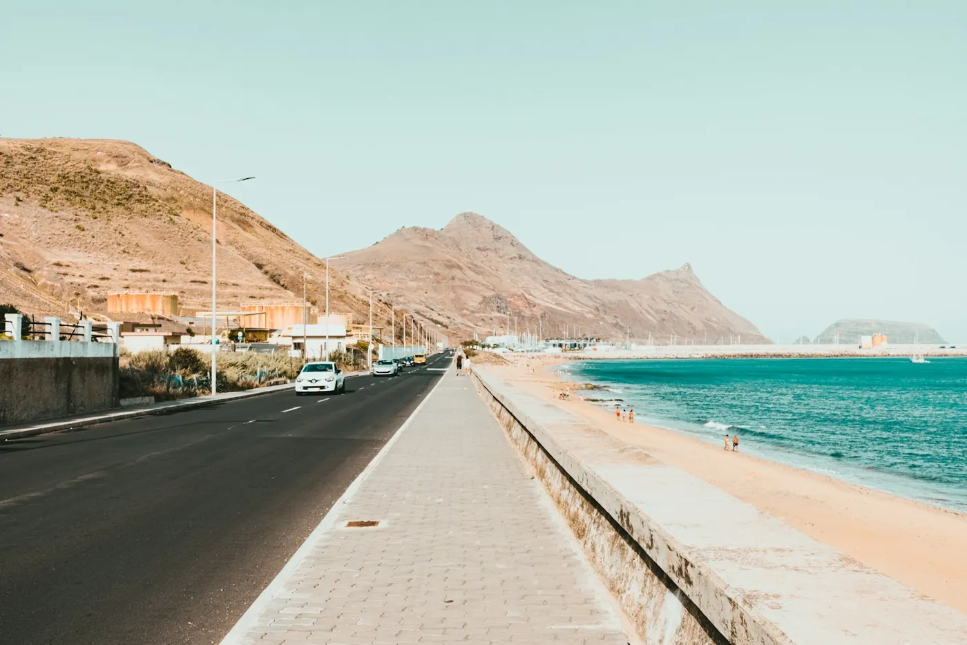 Uferpromenade am Sandstrand von Porto Santo