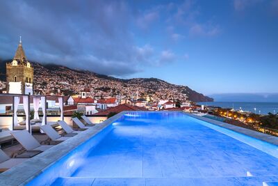 Hotel Barcelo Funchal Oldtown, Madeira: Außenpool